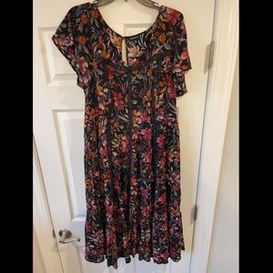 Torrid size 2 (18-20) black floral dress worn twice/ has pockets and black slip
